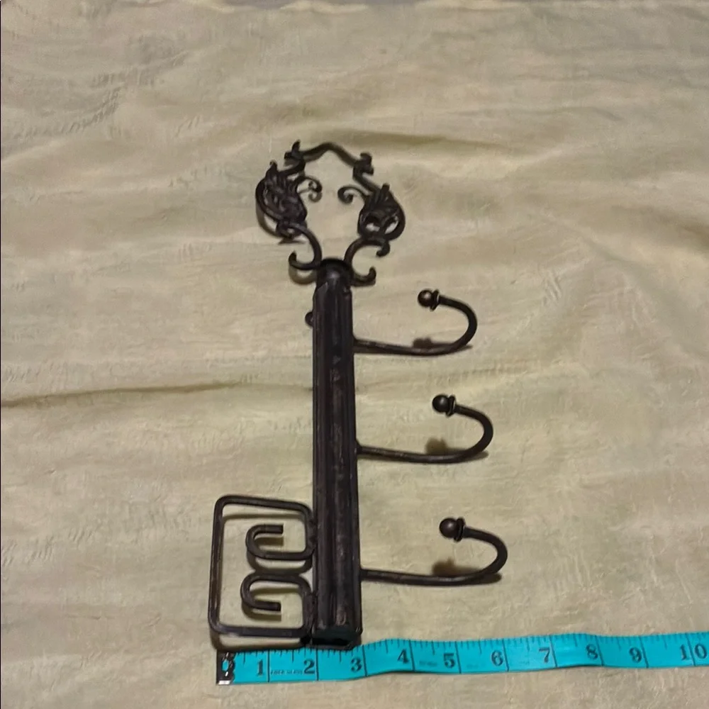 Antique Key Design Wall Hook in Bronze